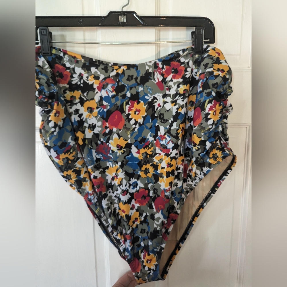 Repreve By Cacique Green Black Floral Swimsuit bottom Womens 26 NWT